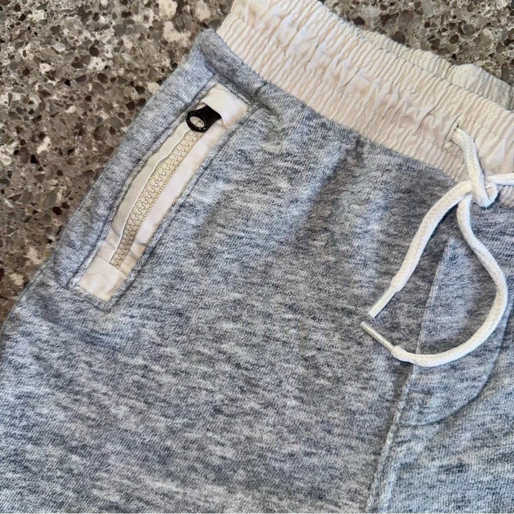 Baby GAP l Gray and White Casual Shorts l Boy’s Size 2Y